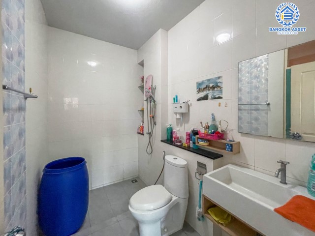 *****ทาวน์เฮ้าส์มือสองย่านนนทบุรี ม.นนท์ณิชา บางใหญ่ บนเนื้อที่มาถึง 21 ตร.ว. ฟังก์ชัน 3 ห้องนอน 2 ห้องน้ำ 1 ที่จอดรถ แถมฟรี! 2 เครื่องปรับอากาศ สภาพดี พร้อมอยู่ เชื่อมต่อถ.กาญจนาภิเษก เดินทางสะดวก ใกล้รถไฟฟ้าสายสีม่วง "สถานีตลาดบางใหญ่" และทางด่วน "ศรีรัช" ราคาสุดคุ้ม!